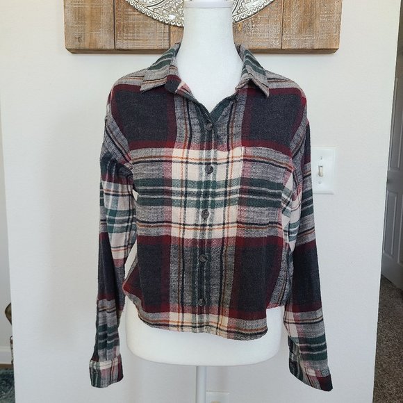 American Eagle Outfitters Tops - American Eagle Cropped Button Down Flannel NWOT